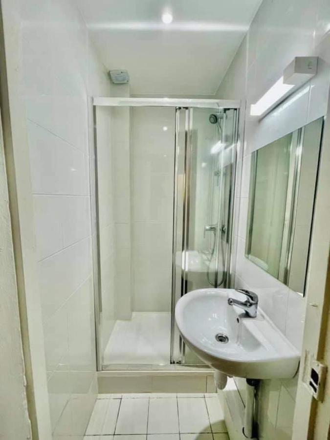 Room Private Next To Train B 100Meter, Easy Go To Centre Ville, Not Whole Appartement กาช็อง ภายนอก รูปภาพ